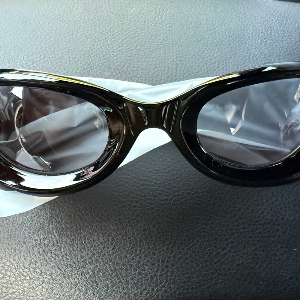 Brand New Skylrk upside down- gloss sunglasses